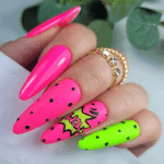 esmalte rosa neon yoshi raito 912 uñas brillantes estilo neón