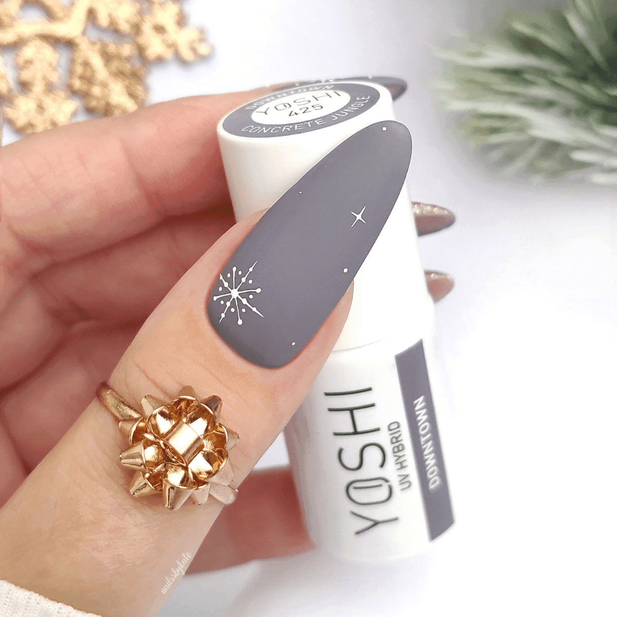 esmalte gris uñas downtown 425 yoshi concrete jungle