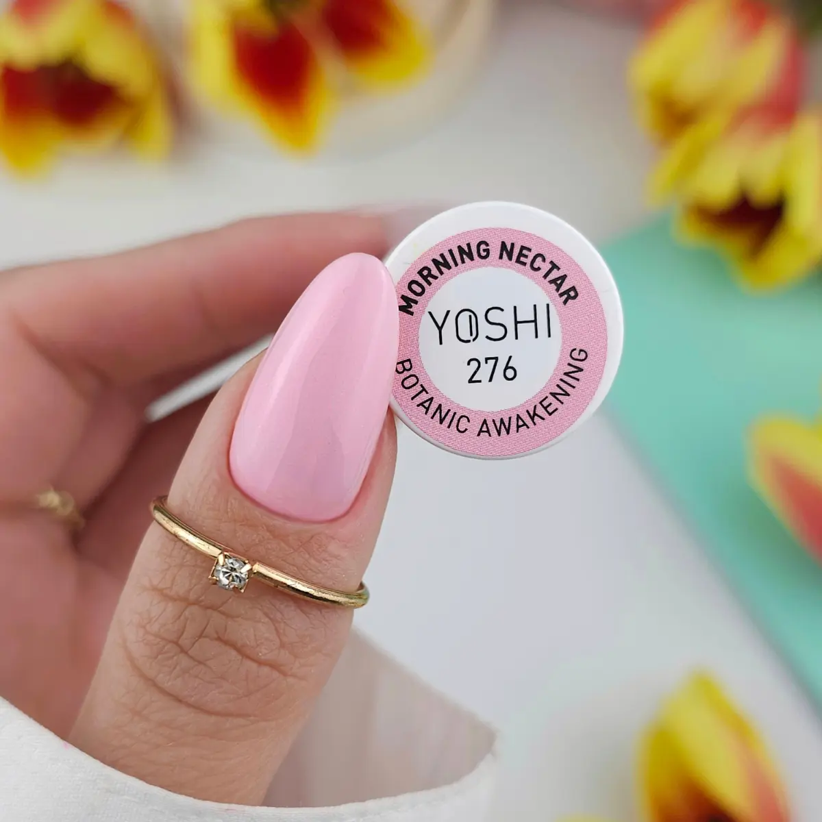 esmalte rosa pastel con efecto perla botanic awakening yoshi