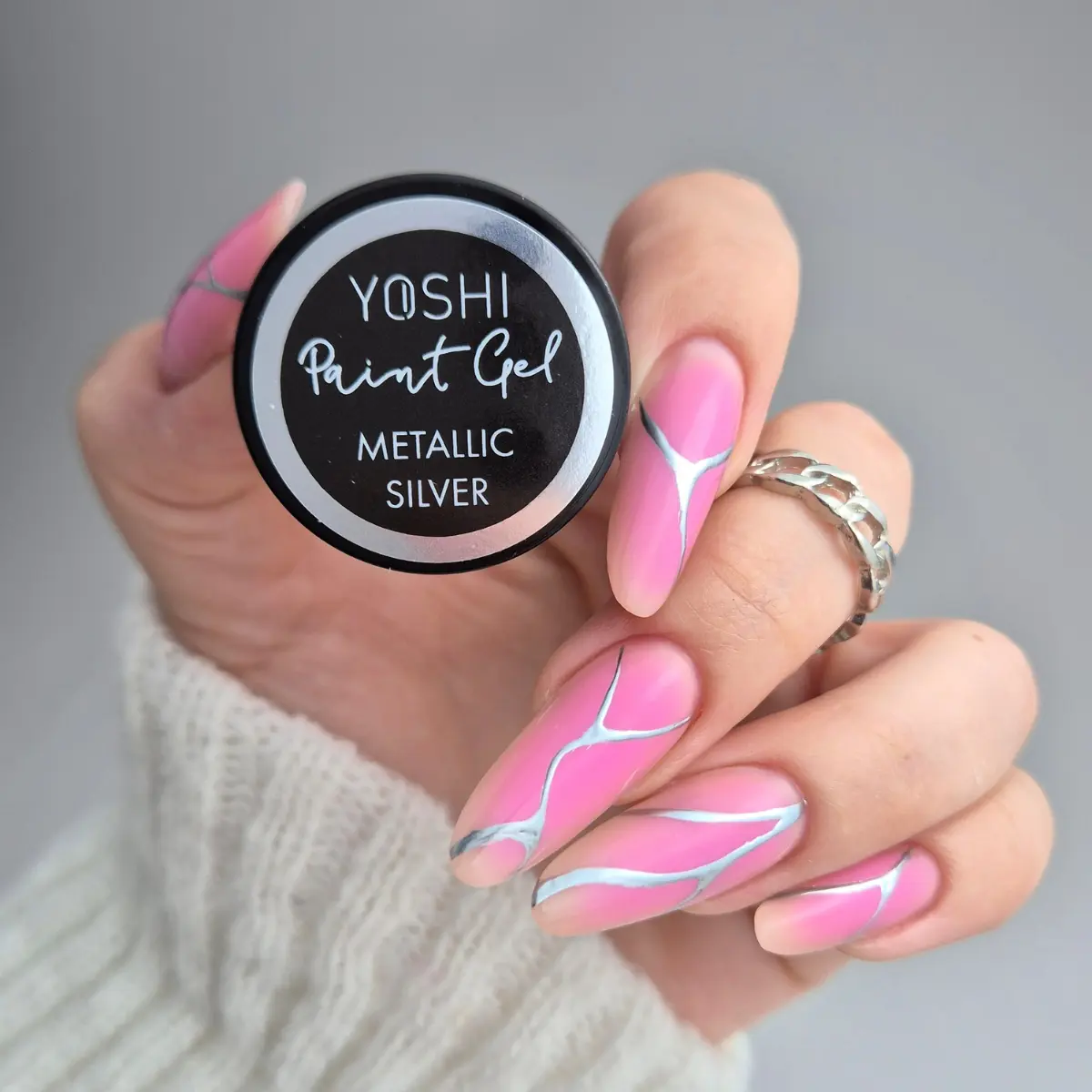 uñas efecto metal plata